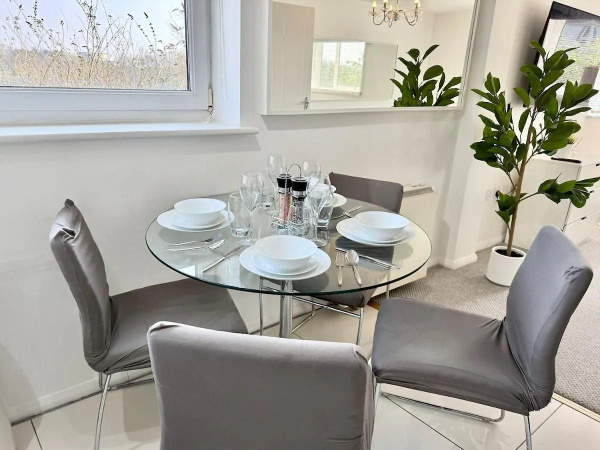 Cardiff Bay Escape Stunning Views Free Parking Apartment