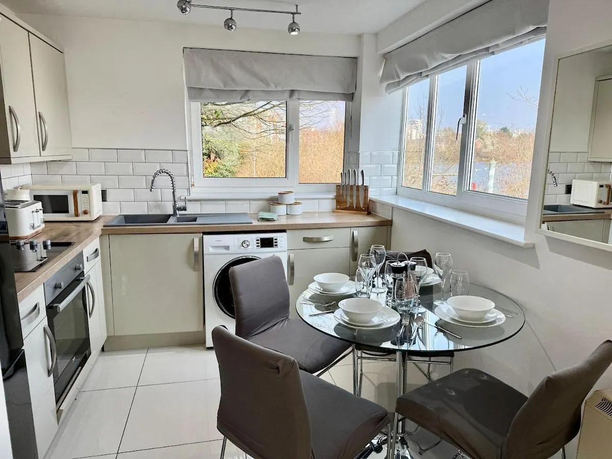 Cardiff Bay Escape Stunning Views Free Parking Apartment