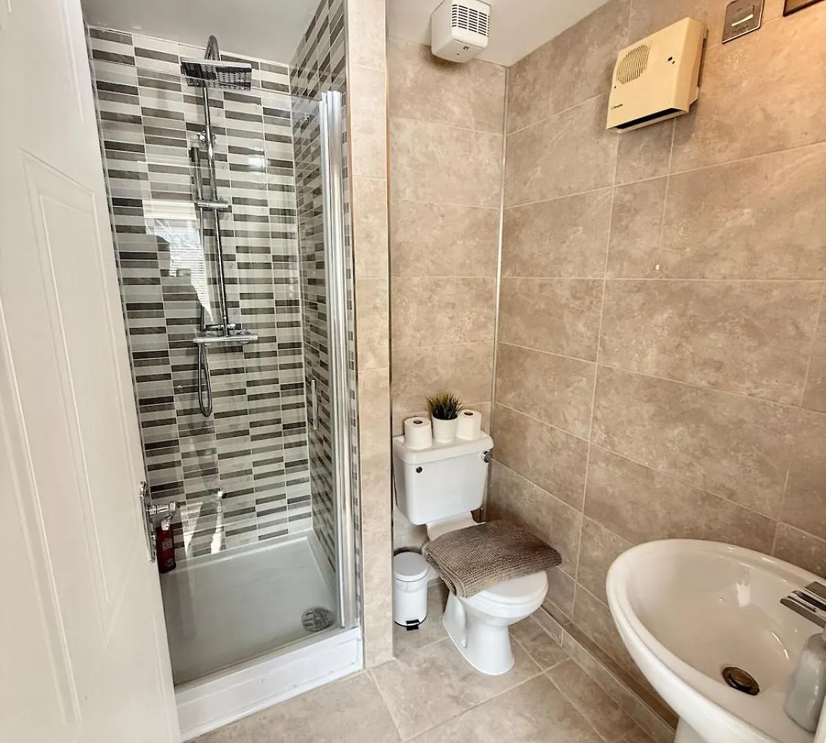 Cardiff Bay Escape Stunning Views Free Parking Apartment United Kingdom