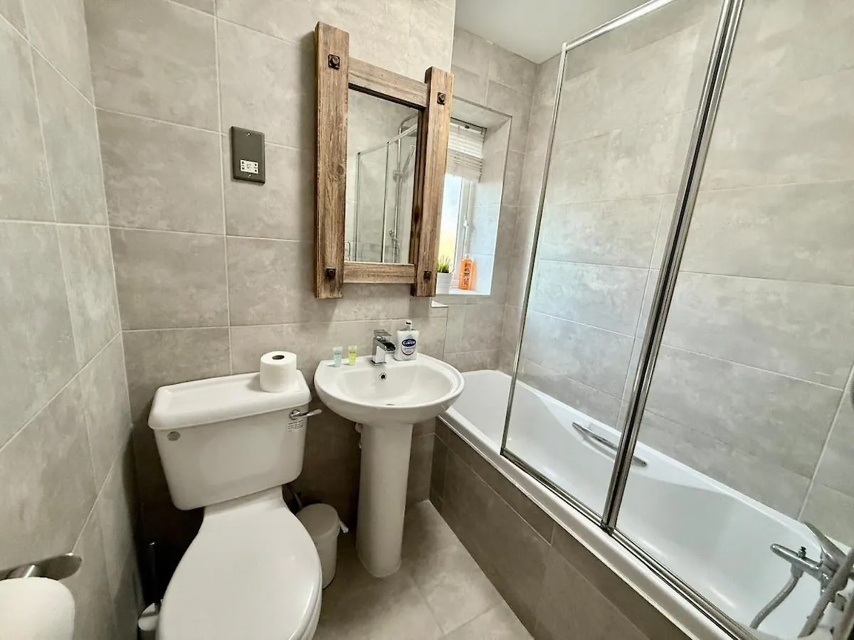 Cardiff Bay Escape Stunning Views Free Parking Apartment