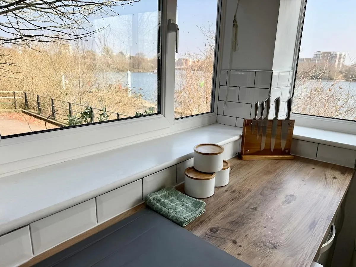Cardiff Bay Escape Stunning Views Free Parking Apartment