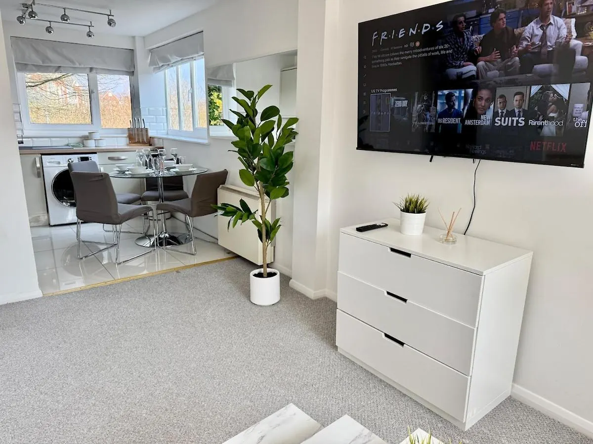 Cardiff Bay Escape Stunning Views Free Parking Apartment