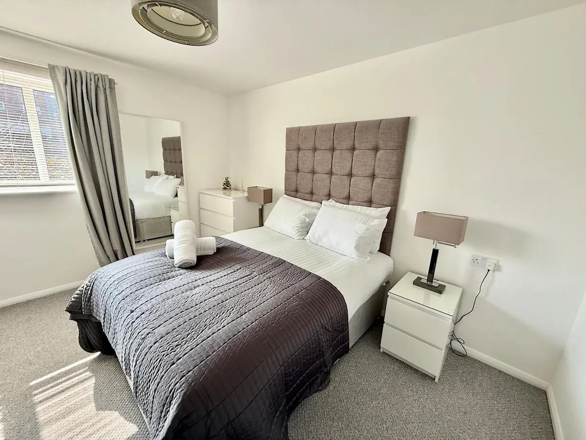Cardiff Bay Escape Stunning Views Free Parking Apartment